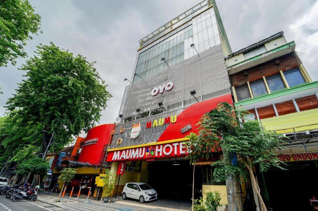 Oyo 235 Maumu Hotel & Lounge Surabaya Exterior foto
