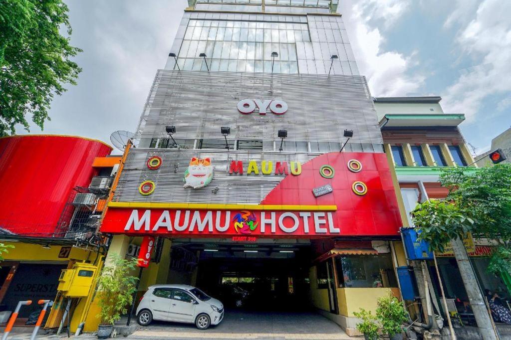 Oyo 235 Maumu Hotel & Lounge Surabaya Exterior foto