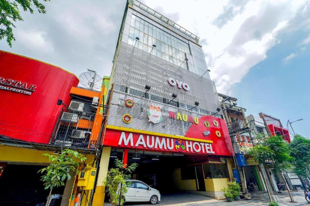 Oyo 235 Maumu Hotel & Lounge Surabaya Exterior foto
