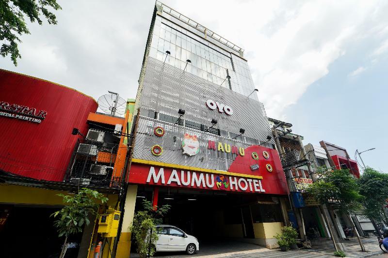 Oyo 235 Maumu Hotel & Lounge Surabaya Exterior foto