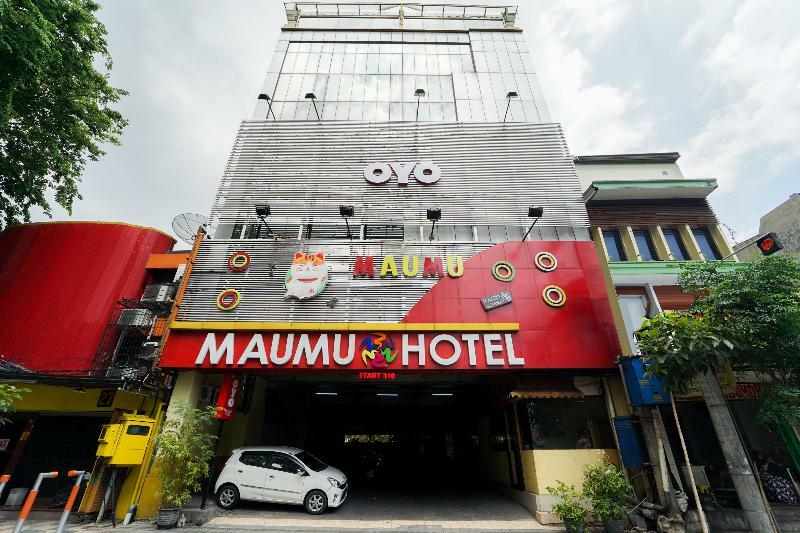 Oyo 235 Maumu Hotel & Lounge Surabaya Exterior foto