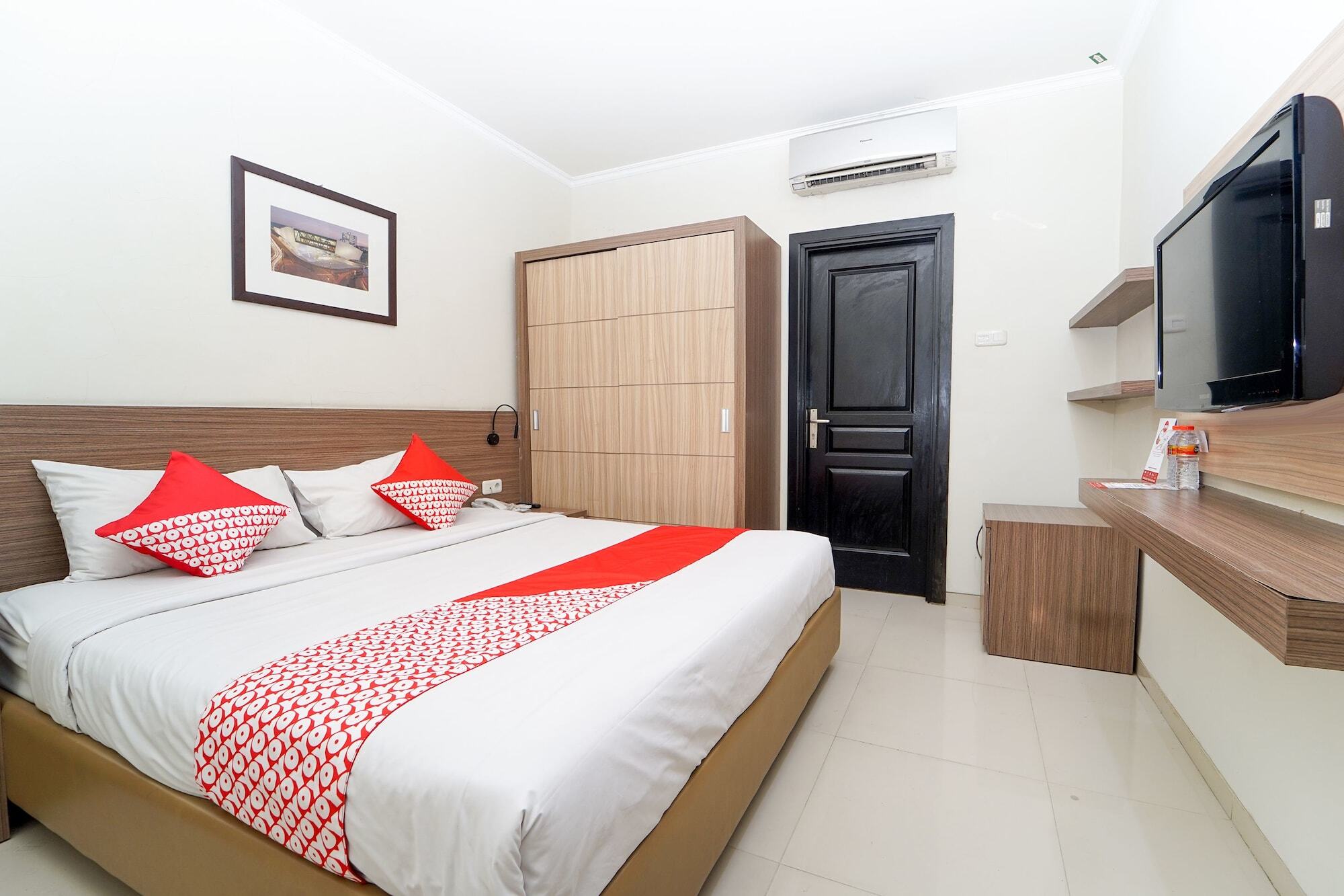 Oyo 235 Maumu Hotel & Lounge Surabaya Exterior foto