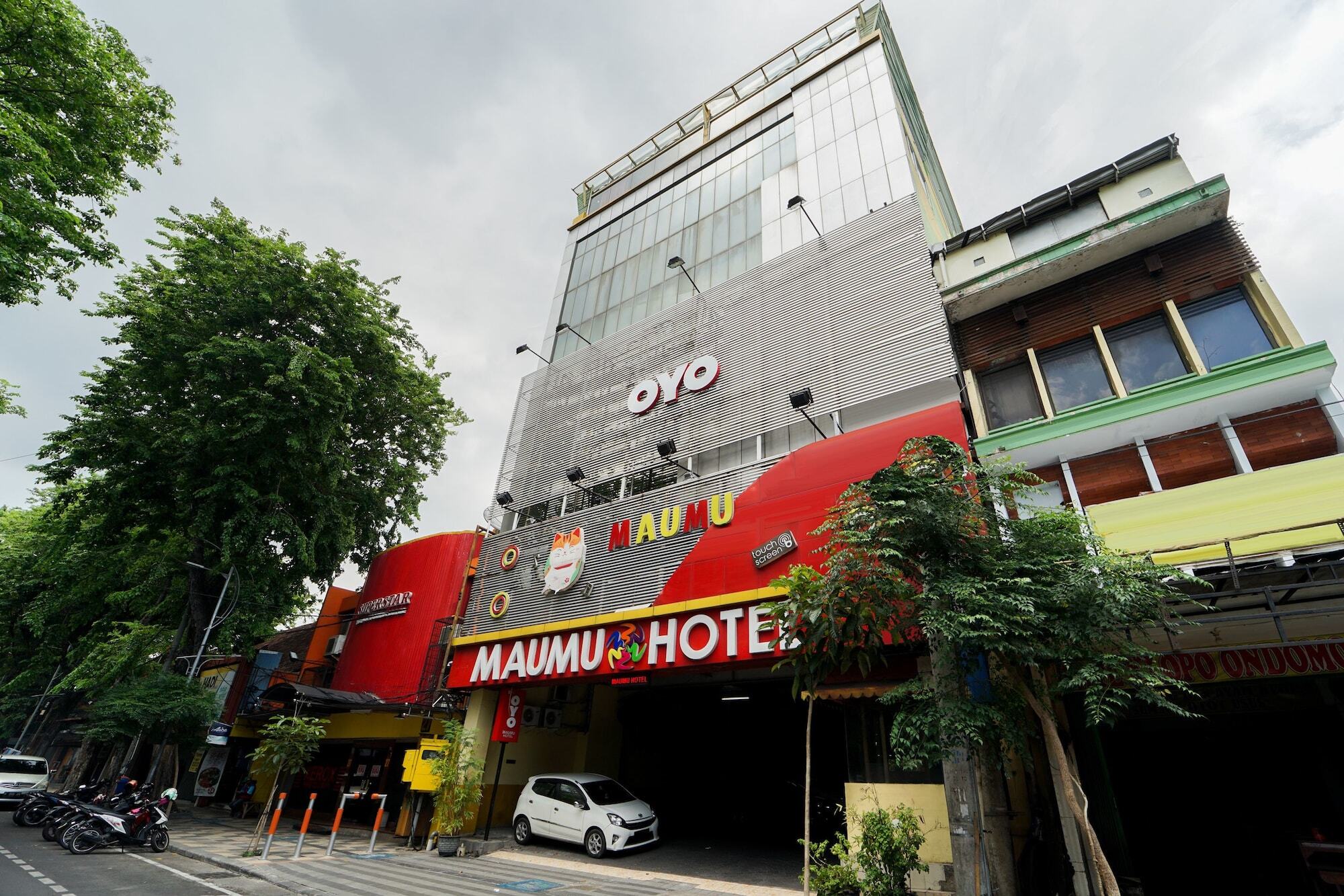 Oyo 235 Maumu Hotel & Lounge Surabaya Exterior foto